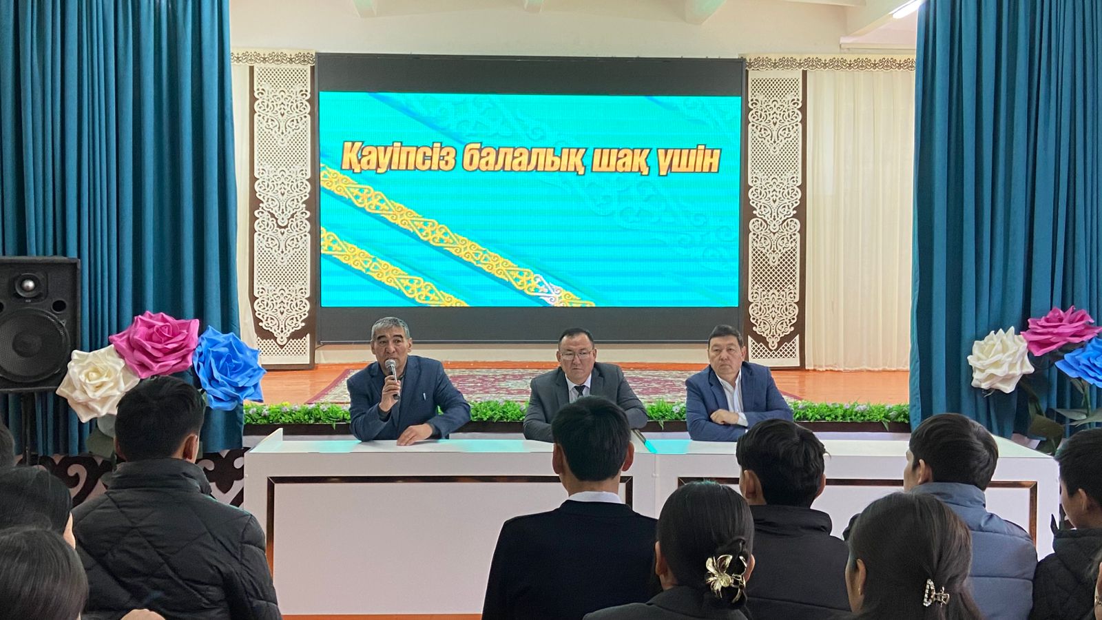 Отырар ауданы әкімдігі жанындағы кәмелетке толмағандардың ісі және олардың құқығын қорғау комиссиясының хаттамалық тапсырмасына сәйкес 25.12.2024 жылы мектебіміздің 7-11 сынып оқушыларының қатысуымен «Қауіпсіз балалық шақ үшін!» тақырыбында